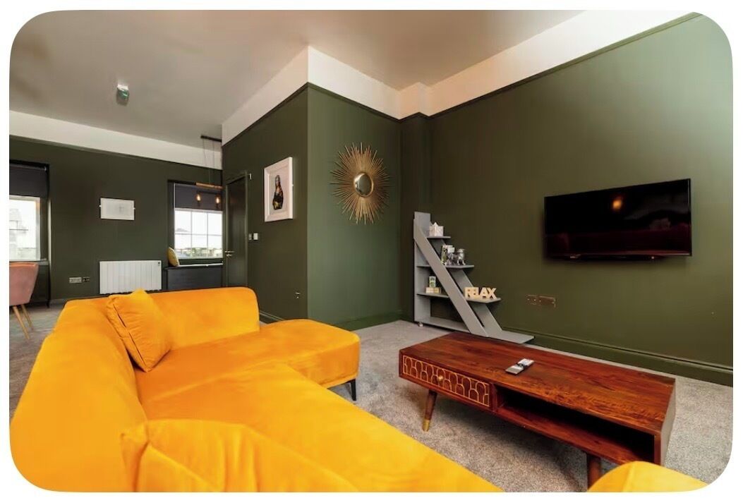 Una Smart TV, libros