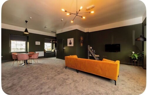 Penthouse Studio City Central