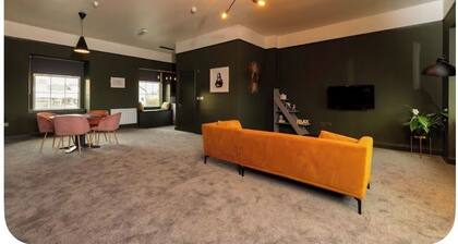 Penthouse Studio City Central