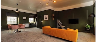 Penthouse Studio City Central