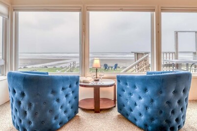 Three Bells, Oceanfront..Single level, Low bank and VIEWS!  Easy beach access!