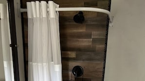 A bathroom with a shower, toilet, and sink. - Adorable 1-bedroom bungalow with AC in Sergeant Bluff (Sergeant Bluff)
