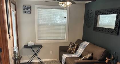 Adorable 1-bedroom bungalow with AC in Sergeant Bluff