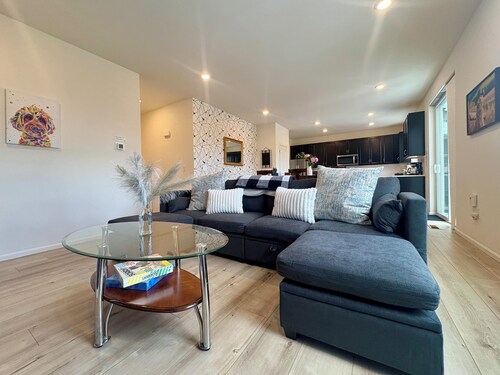 Pelican Landing | Modern 3BD in Lakes at Centerra