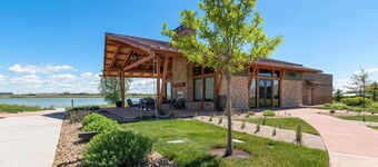 Pelican Landing | Modern 3BD in Lakes at Centerra