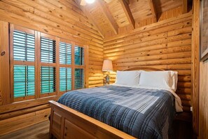 2 bedrooms, iron/ironing board, WiFi, bed sheets - Oak Hill Cabin | Cozy Retreat Near Lake Cumberland (Somerset)