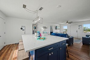 Interior - Gulf Shores Dog Friendly | Sleeps 11 + Golf Cart (Gulf Shores)