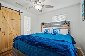 3 bedrooms, iron/ironing board, travel cot, WiFi - Gulf Shores Dog Friendly | Sleeps 11 + Golf Cart (Gulf Shores)