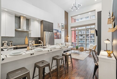 2 Bedroom 2BAth |Entire Apt in Beltline| Underground Parking