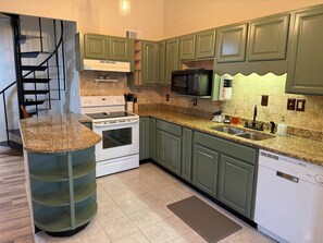 Fridge, microwave, oven, stovetop - Golf, Mountain Air & Relaxation – Hideaway on the Green Awaits (Sugar Mountain)