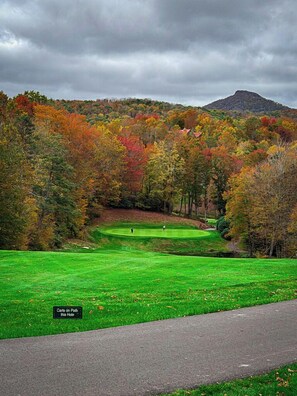 Golf - Golf, Mountain Air & Relaxation – Hideaway on the Green Awaits (Sugar Mountain)
