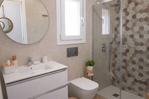 Hair dryer, towels - Chalet con piscina en Naveros (Los Naveros)