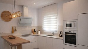 Coffee/tea maker, fridge, microwave, oven