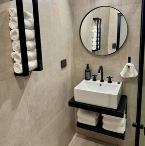 Shower, hair dryer, soap - Modern Suite in the Heart of the City (Buenos Aires)