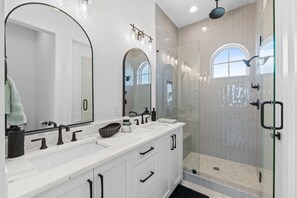 Towels - Casamigos: Stunning Sugar Sands home w/ Private Pool, Sleeps 16, Pet-Friendly (Mecixo Beach)