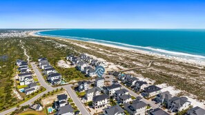 A coastal residential area with houses, a beach, and a clear sky. - Gulfstone: Gulf Front New Build, Private Pool, Pet Friendly, Sugar Sands Communi (Mexico Beach)