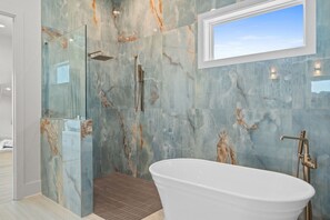 Towels - Ocean Breeze: Unobstructed Views, Private Elevated Pool, Pet Friendly, Sleeps 19 (Mexico Beach)