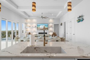 Dining - Ocean Breeze: Unobstructed Views, Private Elevated Pool, Pet Friendly, Sleeps 19 (Mexico Beach)