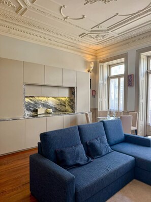 TV - Alegria Vintage Apartments - Porto (Porto)