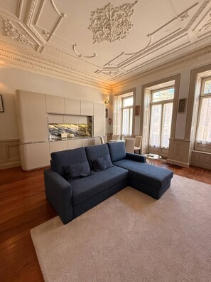 TV - Alegria Vintage Apartments - Porto (Porto)