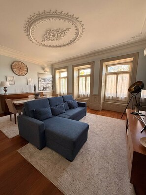 TV - Alegria Vintage Apartments - Porto (Porto)