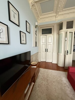 TV - Alegria Vintage Apartments - Porto (Porto)