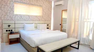 Departamento de lujo, vista a la alberca | Tabla de planchar con plancha