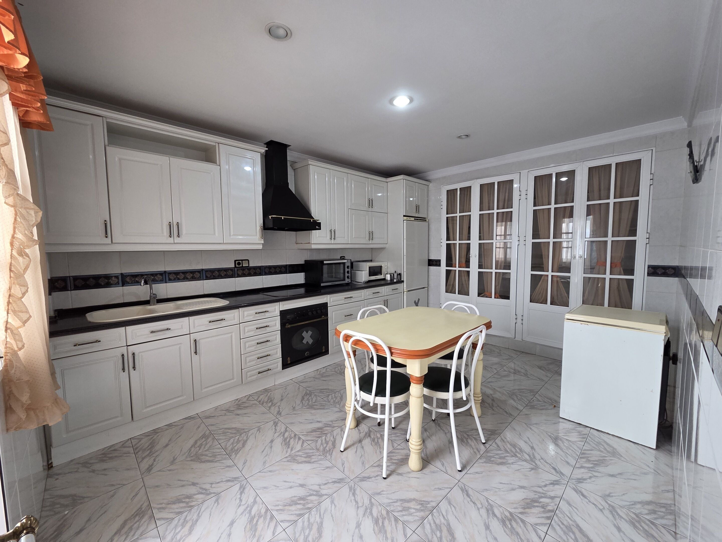 Frigorífic, microones i torradora 