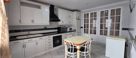 Frigorífic, microones i torradora