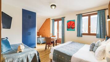 Quarto superior, sacada | Quartos à prova de som, Wi-Fi de cortesia, acesso para cadeiras de rodas