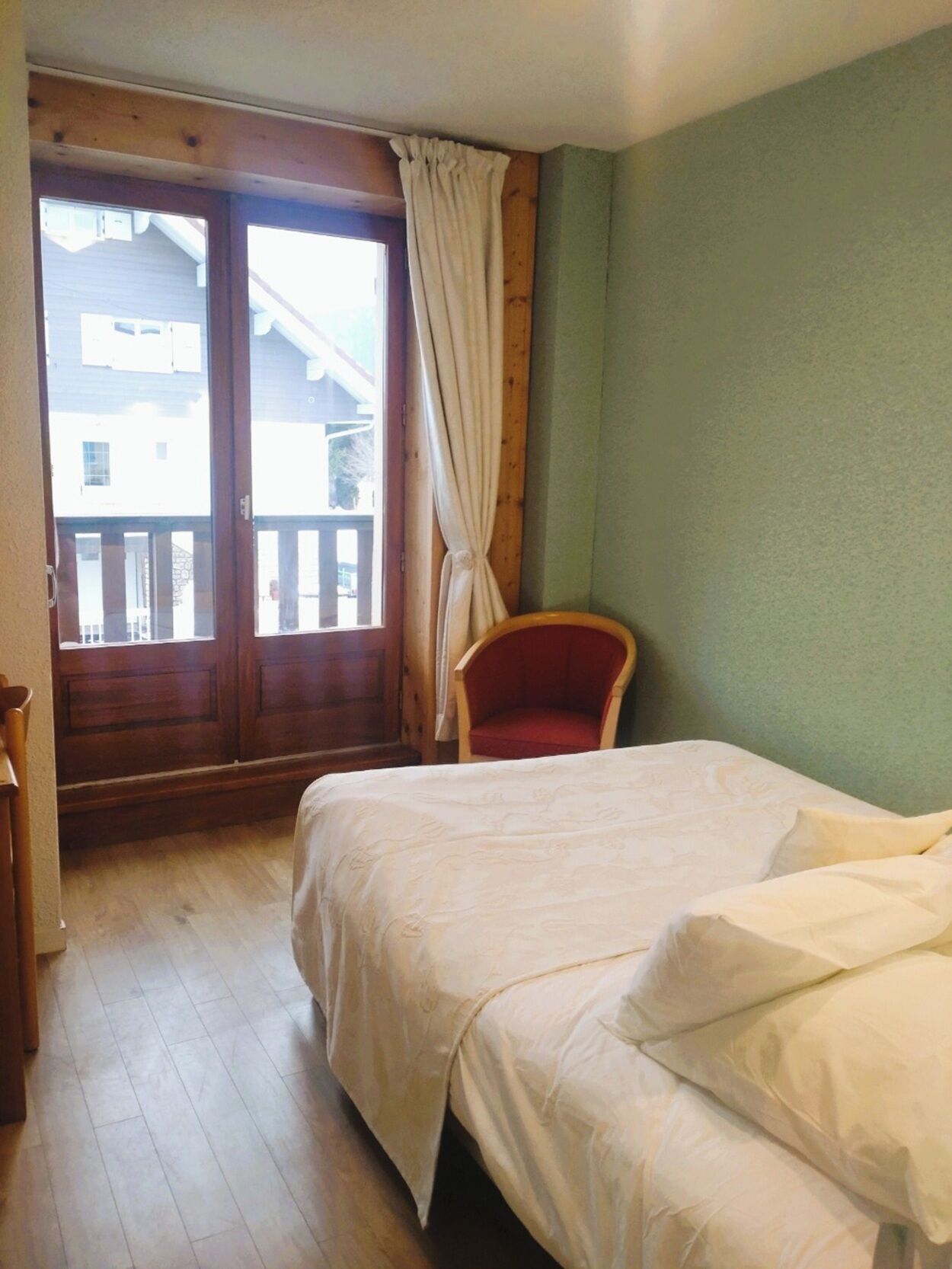 Economy Room, Balcony