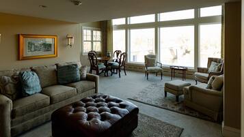 Suite Deluks, pemandangan sungai | Area keluarga