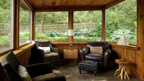 Suite, terrasse | Oppholdsområde