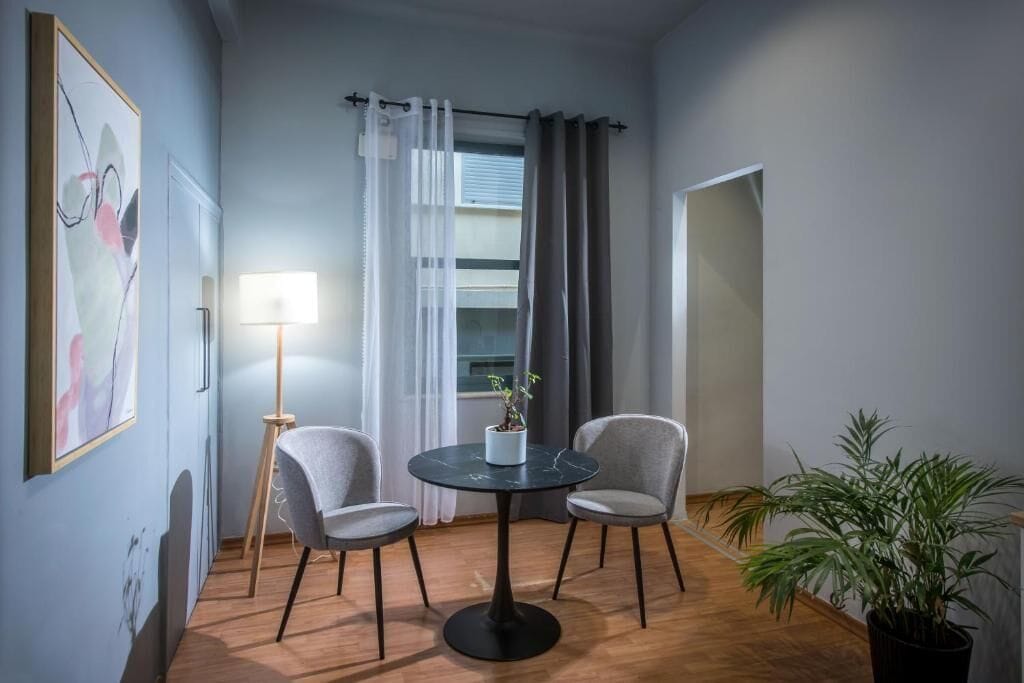 デラックス スイート バルコニー シティビュー | セーフティボックス (室内)、防音設備、アイロン / アイロン台、WiFi (無料)