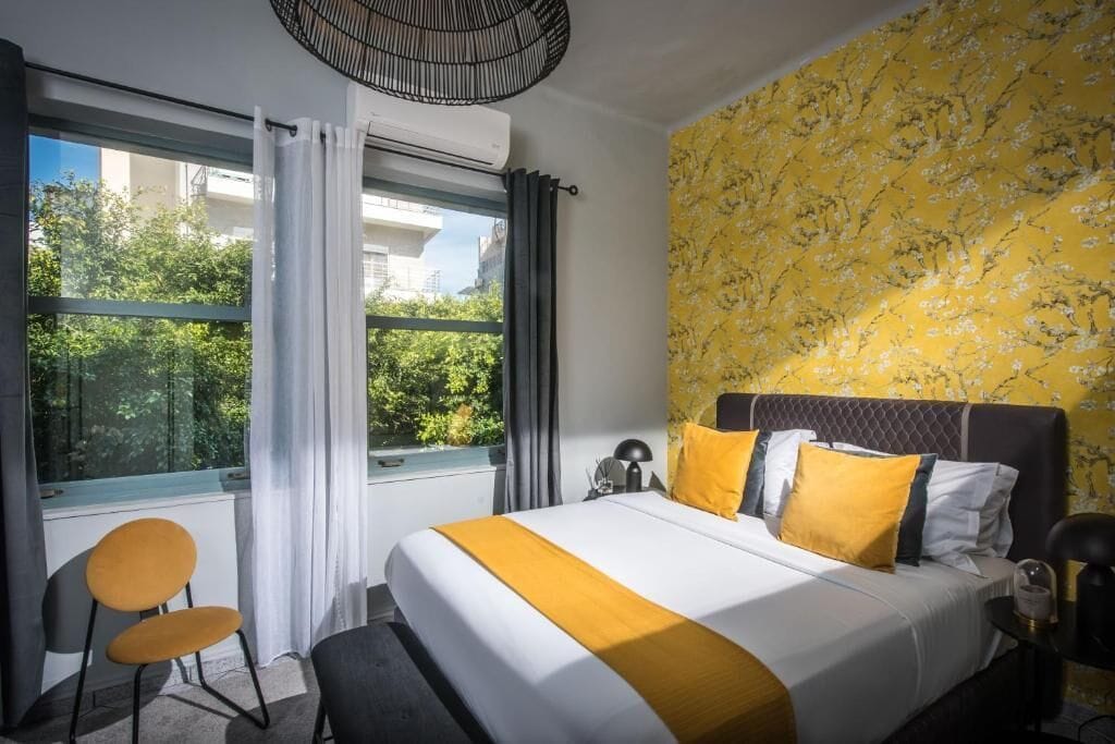 Suite Deluxe, balcón, vistas a la ciudad | Caja fuerte, sistema de insonorización, tabla de planchar con plancha