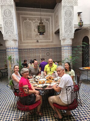 Outdoor dining - Riad Lala Kenza (Fes)