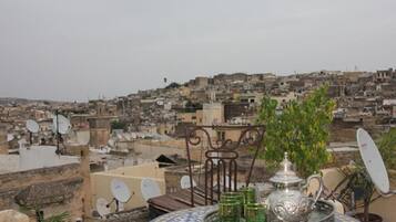 Quarto triplo luxo | Opções para refeição ao ar livre