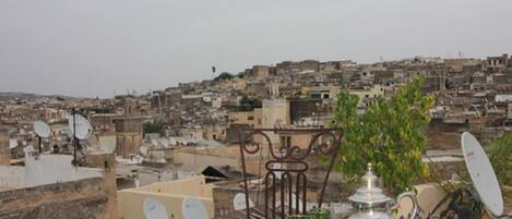 Deluxe Triple Room | Outdoor dining