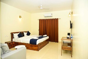 Deluxe Double Room, Garden View | Free WiFi - Navratna Guest House (Morjim)