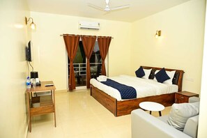 Deluxe Double Room, Garden View | Free WiFi - Navratna Guest House (Morjim)