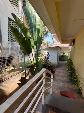 Deluxe Double Room, Garden View | Property grounds - Navratna Guest House (Morjim)