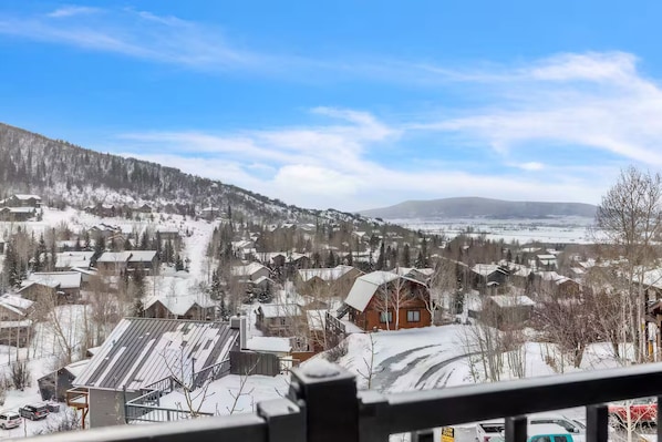 Property grounds - Alpine Edge, Top-Floor Ski Condo with Mountain Views adjacent to Ski Area (Steamboat Springs)