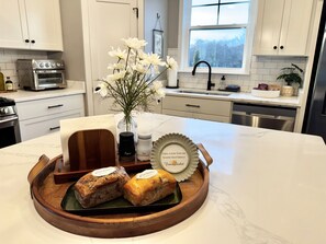 Fridge, microwave, oven, stovetop - Scenic Sky Retreat | EV Charger & Skyline Views (Chattanooga)