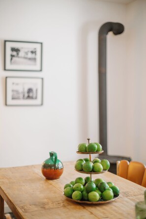 Interior - Casa Blanca - A peaceful interlude in a Catalan masia surrounded by nature (Sant Pere de Ribes)