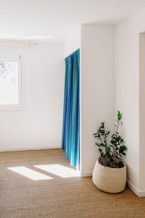 Interior - Casa Blanca - A peaceful interlude in a Catalan masia surrounded by nature (Sant Pere de Ribes)