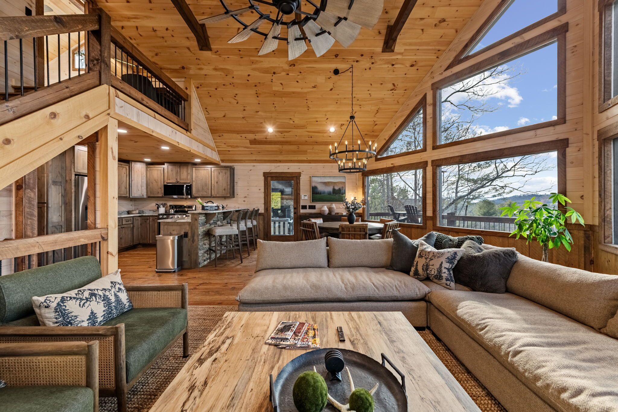 تلفزيون ذكي، مدفأة، كُتُب، ستيريو