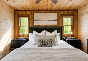 3 bedrooms, desk, iron/ironing board, travel cot - Rustic Elegance • HotTub • PoolTable • Sunset View (Fannin County)