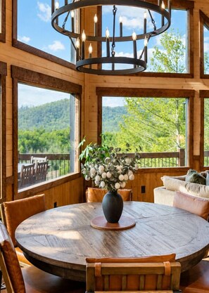 Dining - Rustic Elegance • HotTub • PoolTable • Sunset View (Fannin County)