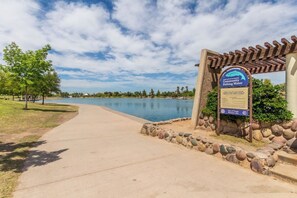 Property grounds - Budget Stay by Lake• Long-Term•Fast Wi-Fi• Laundry (Tempe)
