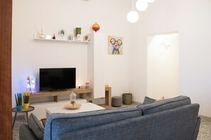 TV - Amazing 2-bedroom apartment in adorable Monopoli with AC (Monopoli)